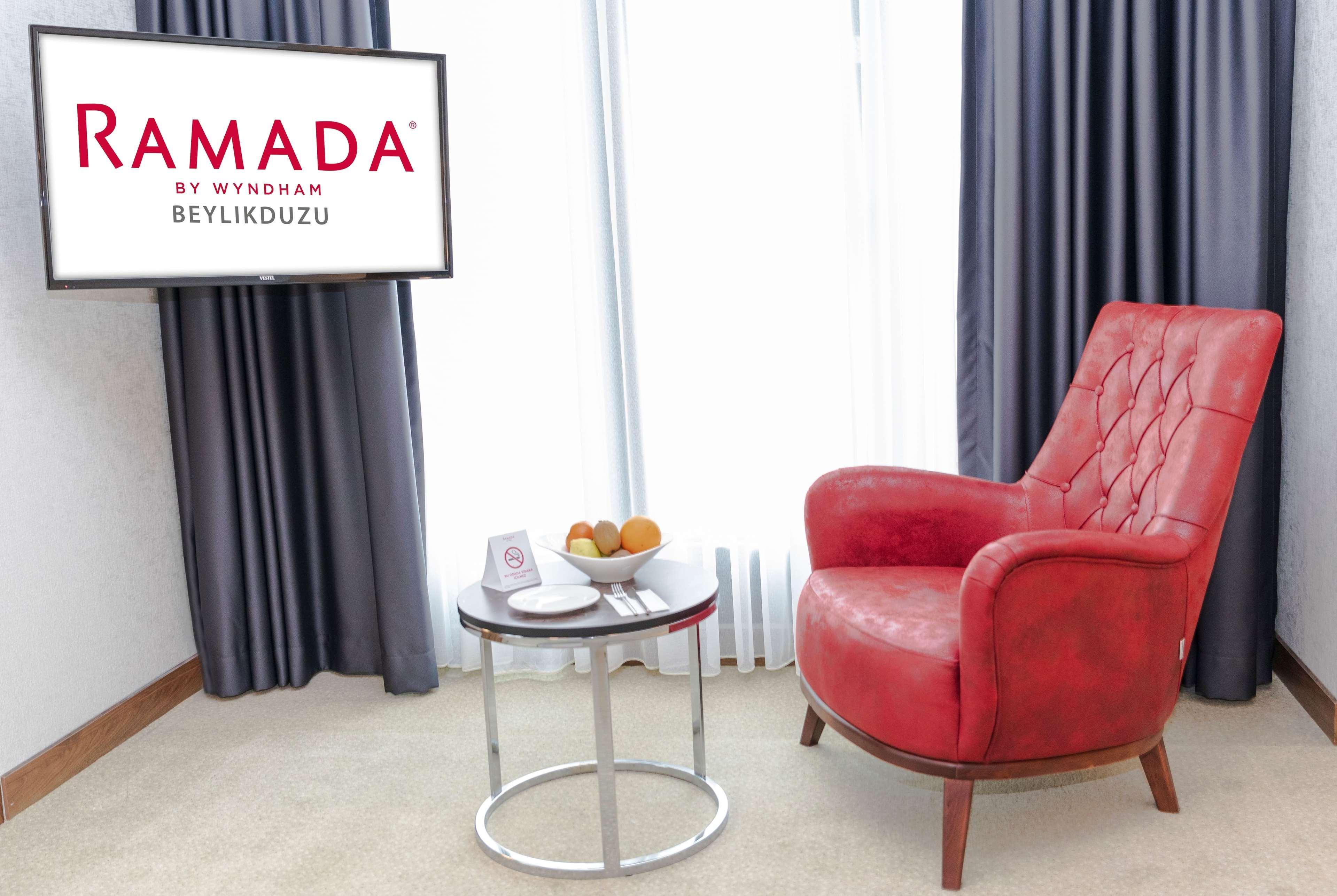 Hotel Ramada By Wyndham Beylikduzu Estambul Exterior foto